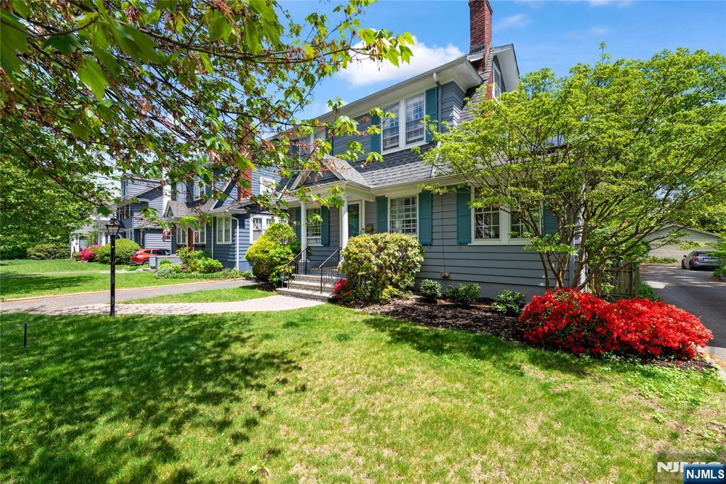 18 Warren Road