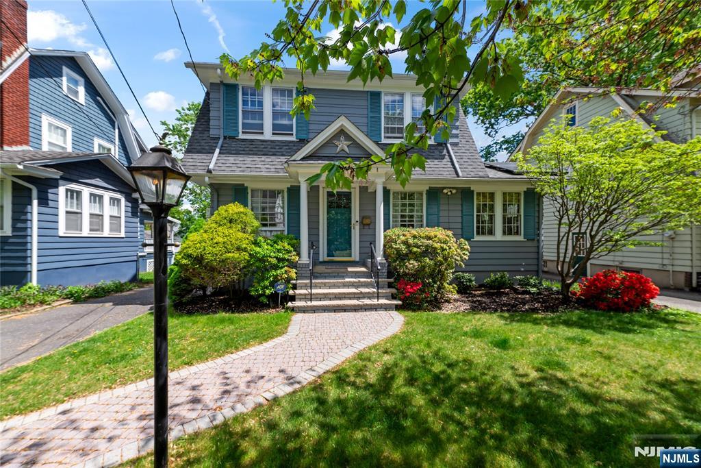 18 Warren Road