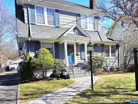 18 Warren Road, Maplewood, NJ 07040 - MLS#: 25011280