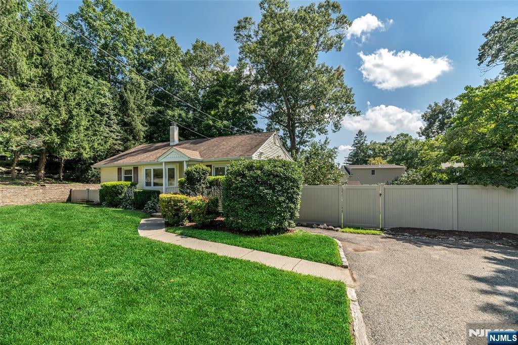 13 Maple Road