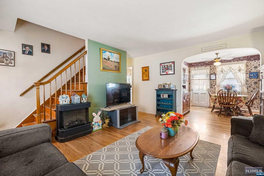 Court ordered sale being sold as is. Deceivingly larger than it appears with 5 bedrooms and 2 full baths. 1754 sq ft Cape Cod just off Rt 287 ramp. Blue stone patio opens to hardwood floored living room with private den and breakfast nook that opens up to deck and backyard. The efficient kitchen leads to full bath and 3 bedrooms. Upper level with two sizable bedrooms and full bath. The basement, full but unfinished, has a large workshop along with utility/laundry that opens to backyard. Be part of Oakland, a Silver level sustainability town!