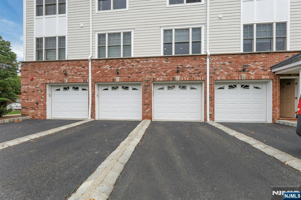 10 Terrace Avenue 11
