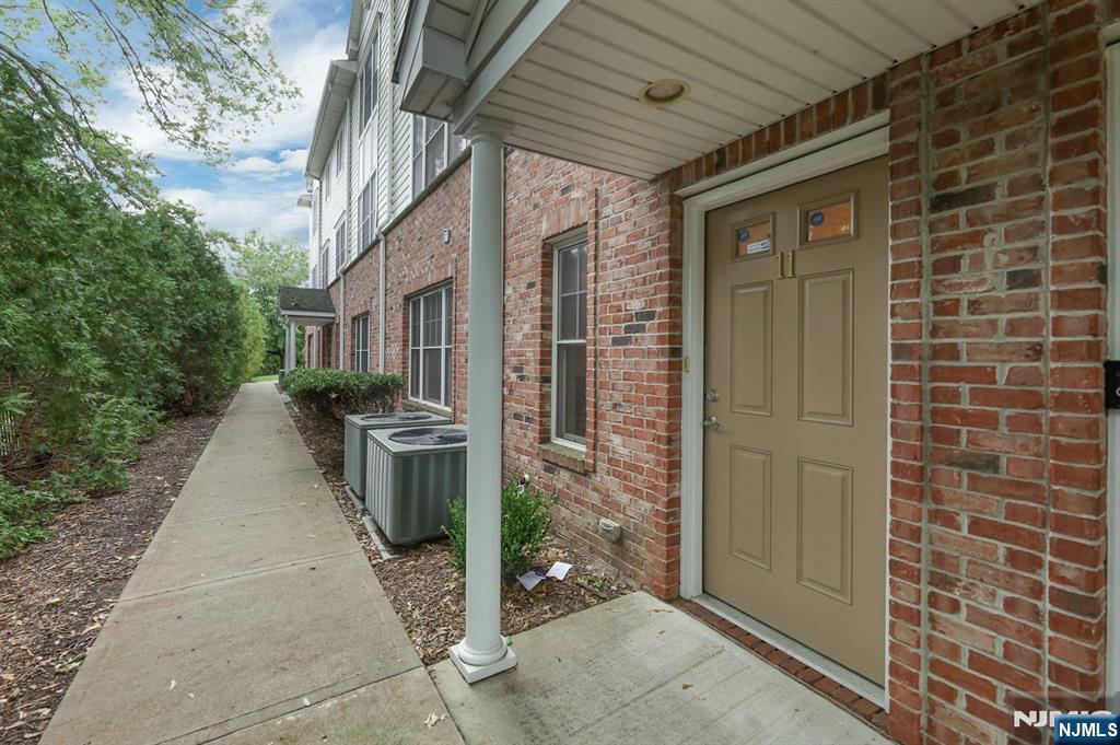 10 Terrace Avenue 11