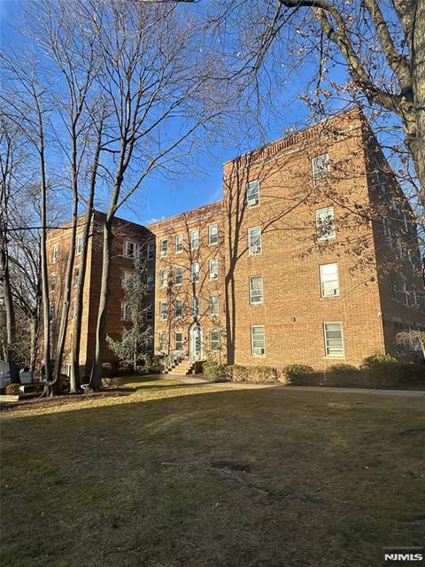 250 Broad Avenue 4D Leonia NJ 07605