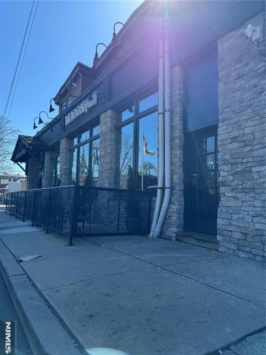 2 bedroom, 1 bath in a prime location, great for commuters! Step out to NJ Transit, walk to NYC Trains at Rutherford's train station.