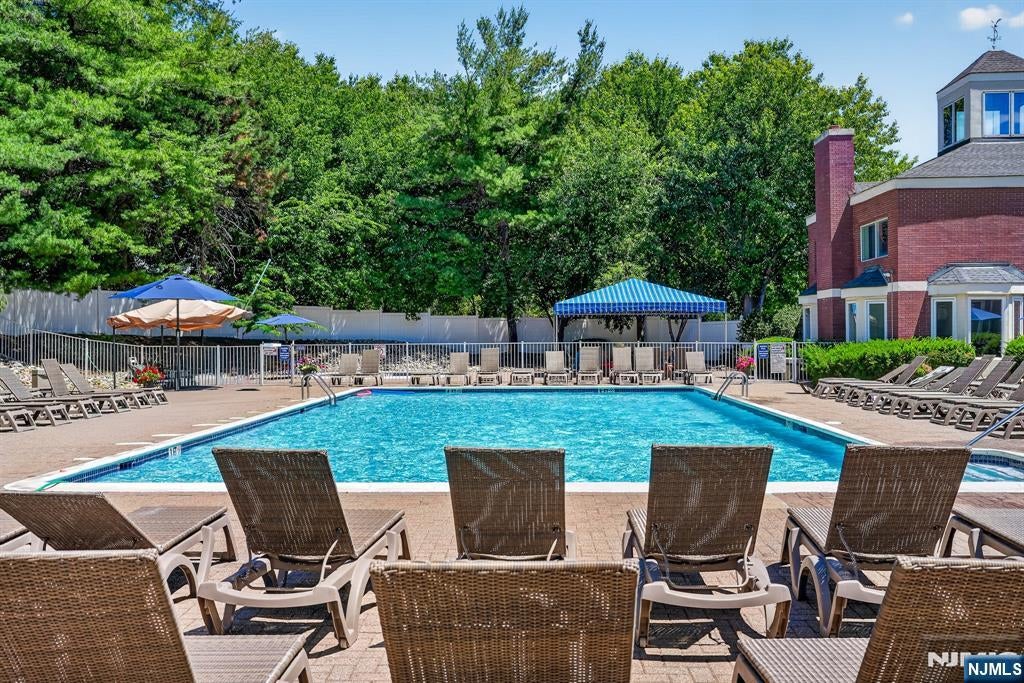 502 Livingston Court N502