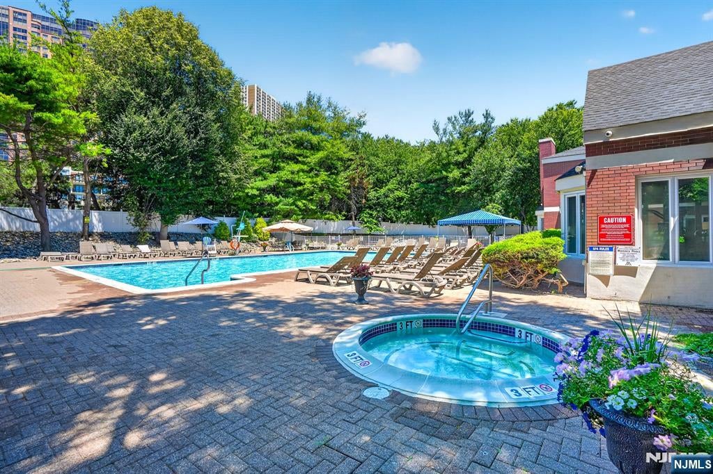 502 Livingston Court N502