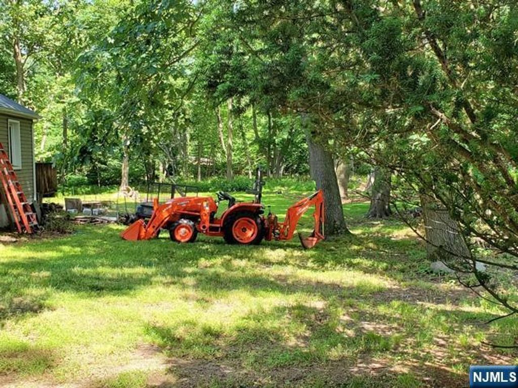 Photo of 6 Fairview Avenue, Hillsdale, NJ 07642 (MLS # 25030262)