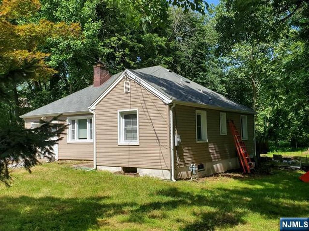 Photo of 6 Fairview Avenue, Hillsdale, NJ 07642 (MLS # 25030262)