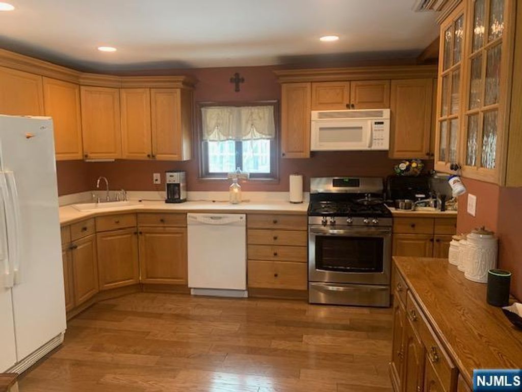 Photo of 179 Clayton Terrace, Paramus, NJ 07652 (MLS # 26005314)