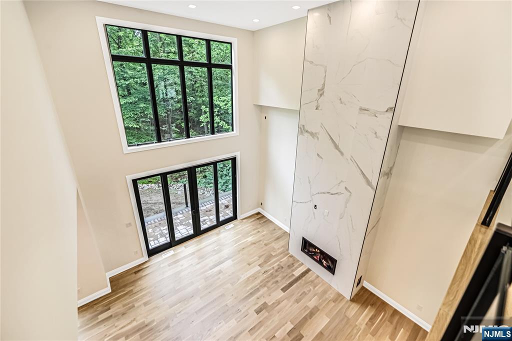 Saddle River, New Jersey 07458, United States, 5 Bedrooms Bedrooms, ,5 BathroomsBathrooms,Residential,Active,195534