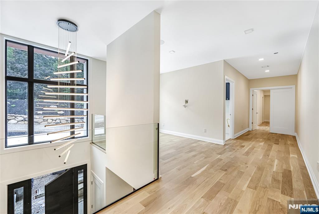 Saddle River, New Jersey 07458, United States, 5 Bedrooms Bedrooms, ,5 BathroomsBathrooms,Residential,Active,195534