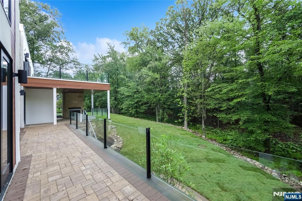 Saddle River, New Jersey 07458, United States, 5 Bedrooms Bedrooms, ,5 BathroomsBathrooms,Residential,Active,195534