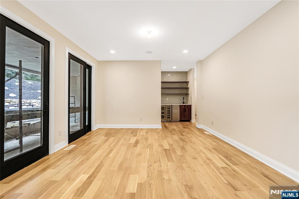 Saddle River, New Jersey 07458, United States, 5 Bedrooms Bedrooms, ,5 BathroomsBathrooms,Residential,Active,195534