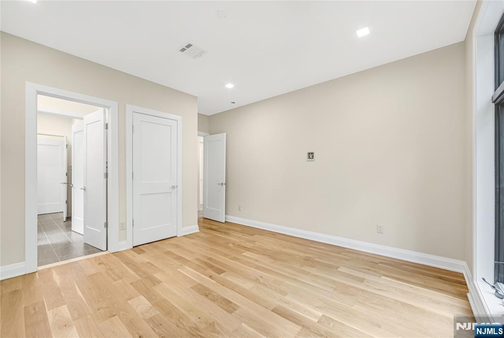 Saddle River, New Jersey 07458, United States, 5 Bedrooms Bedrooms, ,5 BathroomsBathrooms,Residential,Active,195534