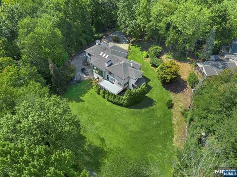 Photo of 1 Lambs Ln, Cresskill, NJ 07626 (MLS # 25005931)