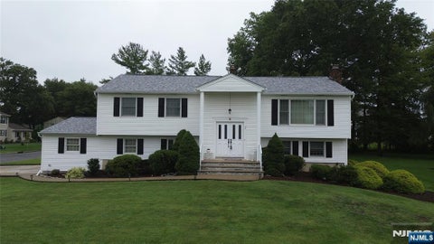 Photo of 2 Tanglewood Drive, East Hanover Township, NJ 07936 (MLS # 26034948)