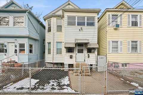 Photo of 102 Highland Ave #2, Clifton, NJ 07011 (MLS # 26000710)