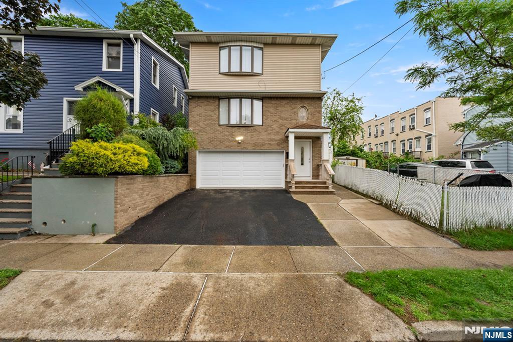 Property for Sale at 409 Washington Street, Carlstadt, New Jersey - Bedrooms: 3 
Bathrooms: 4 
Rooms: 11  - $998,888