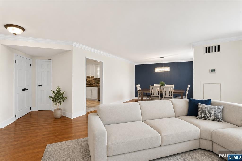 1020 Harmon Cove Tower