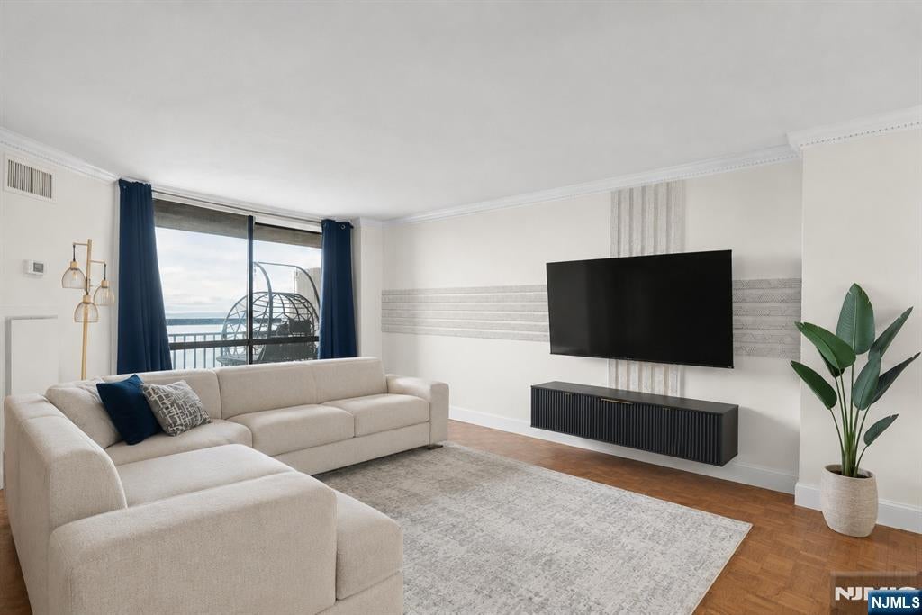 1020 Harmon Cove Tower