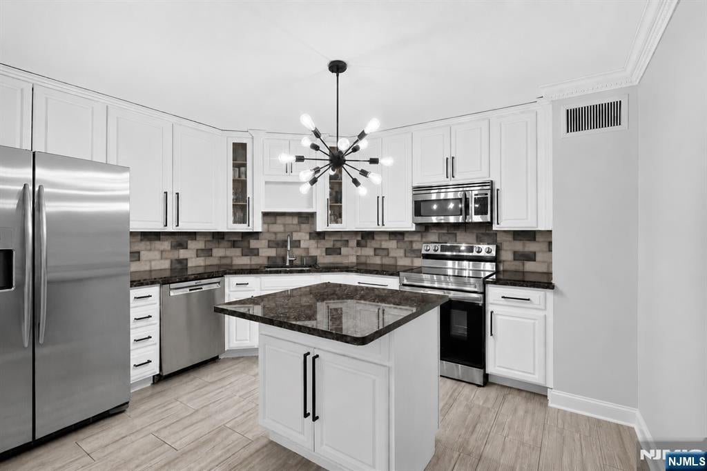 1020 Harmon Cove Tower