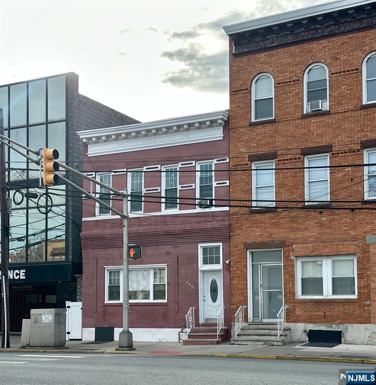 5841 Kennedy Boulevard