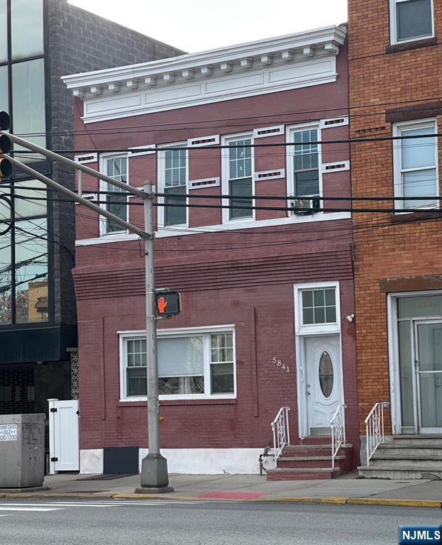 5841 Kennedy Boulevard