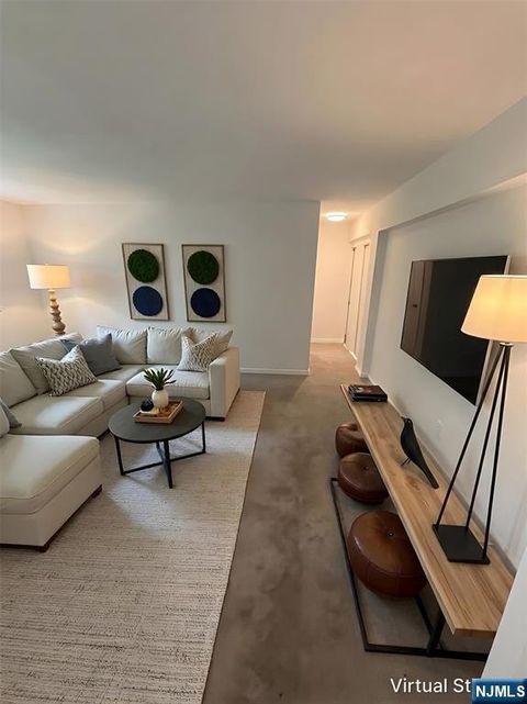 Photo of 401 Park PL #3 F, Fort Lee, NJ 07024 (MLS # 26018324)