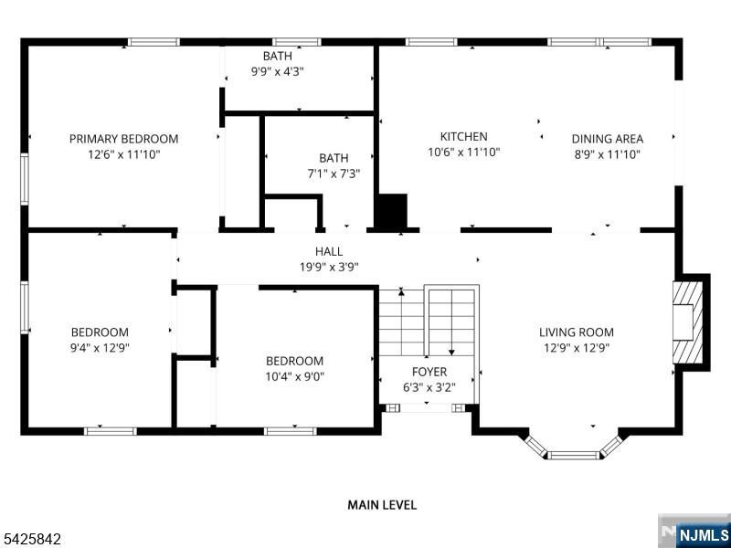 Main image without alt text