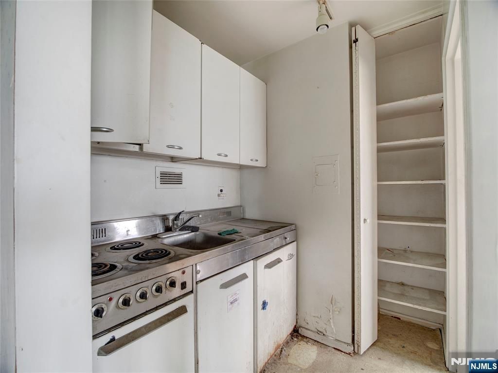 Photo of 377 S Harrison Street #18NN, East Orange, NJ 07018 (MLS # 25020464)