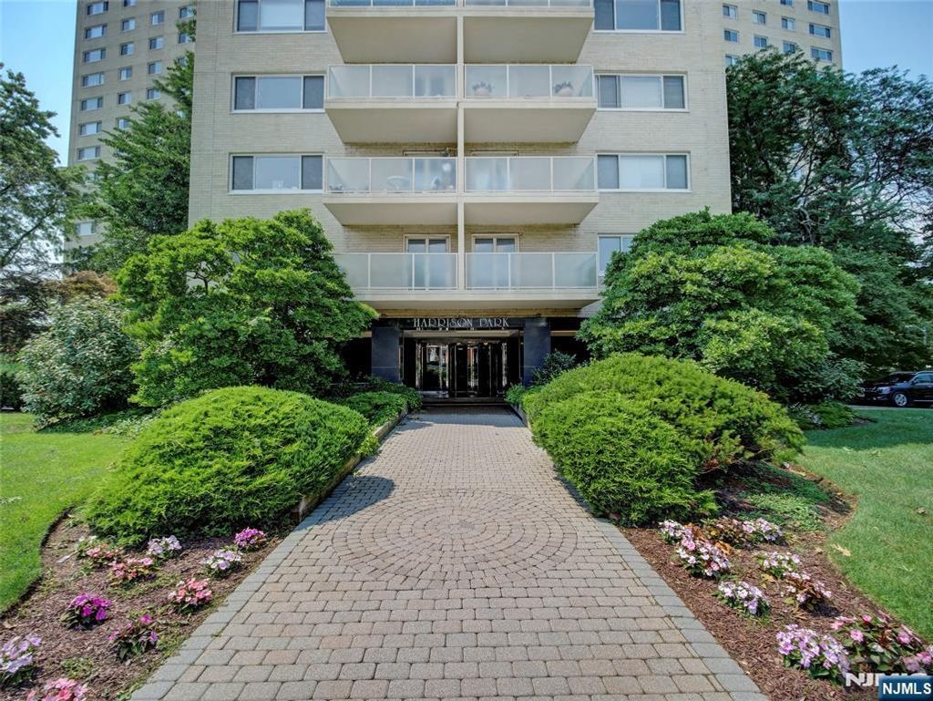 Photo of 377 S Harrison Street #18NN, East Orange, NJ 07018 (MLS # 25020464)