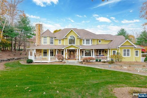 Photo of 8 Stony Point Road, Oakland, NJ 07436 (MLS # 25040300)