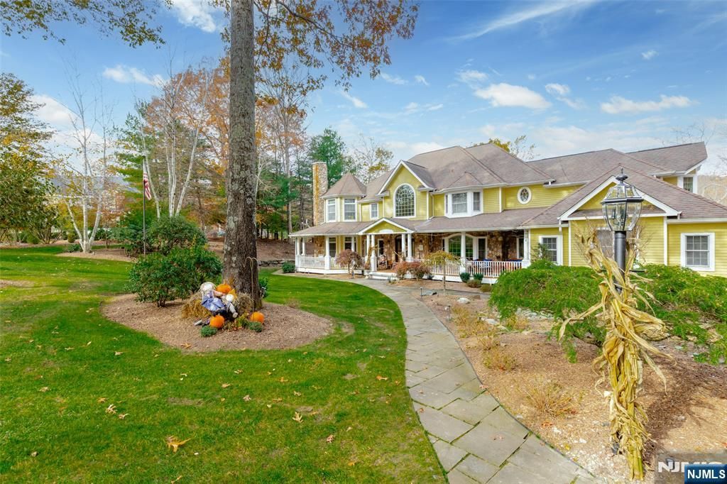 Photo of 8 Stony Point Road, Oakland, NJ 07436 (MLS # 25040300)