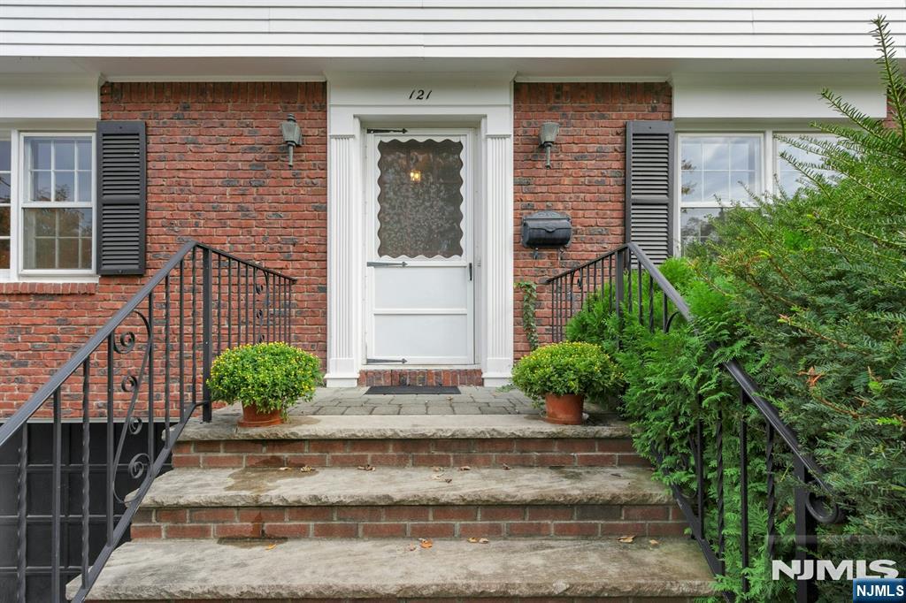 121 Christie Street