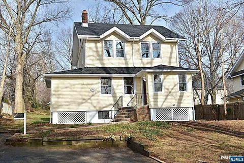 Photo of 472 Teaneck Rd, Teaneck, NJ 07666 (MLS # 25020023) Photo of 472 Teaneck Rd, Teaneck, NJ 07666 (MLS # 25020023)