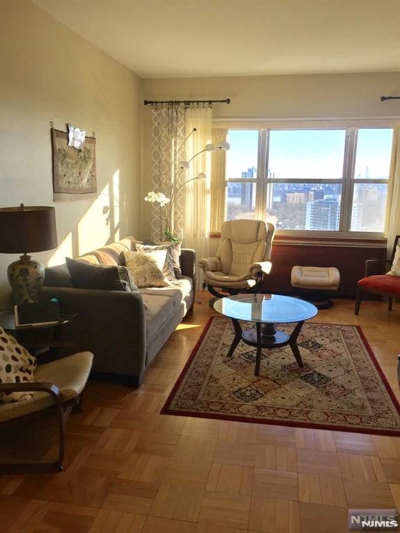 2000 Linwood Avenue 23N