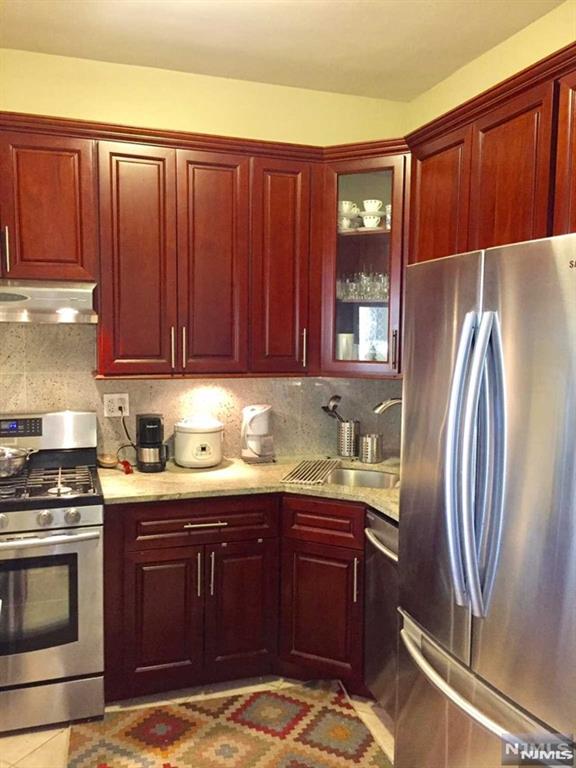 2000 Linwood Avenue 23N