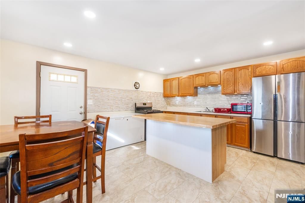 Photo of 6769 Cliff Street, Paterson, NJ 07522 (MLS # 26013088)