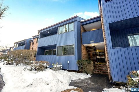 Photo of 2213 Hilltop Road, Mahwah, NJ 07430 (MLS # 26006397)