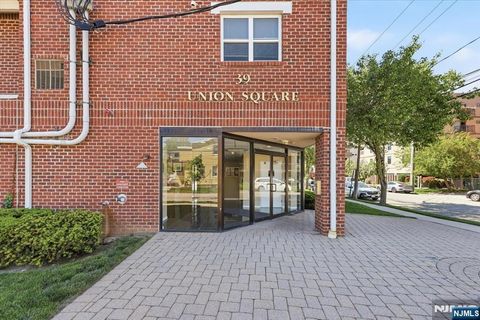 Photo of 39 Union St #402, Hackensack, NJ 07601 (MLS # 26017488)