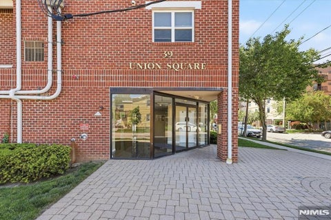 Photo of 39 Union St #402, Hackensack, NJ 07601 (MLS # 26017488)