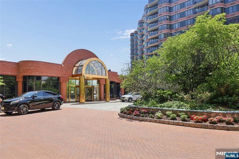 Photo of 100 Carlyle Drive #5HS, Cliffside Park, NJ 07010 (MLS # 26020375)