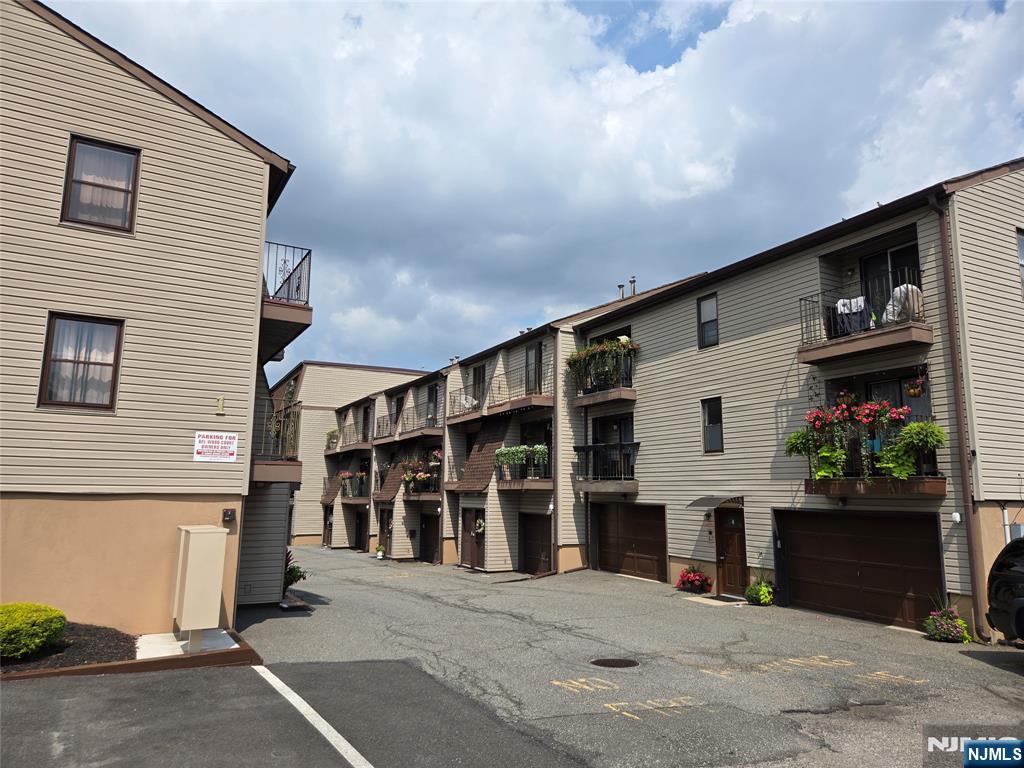 233 Midland Avenue 109