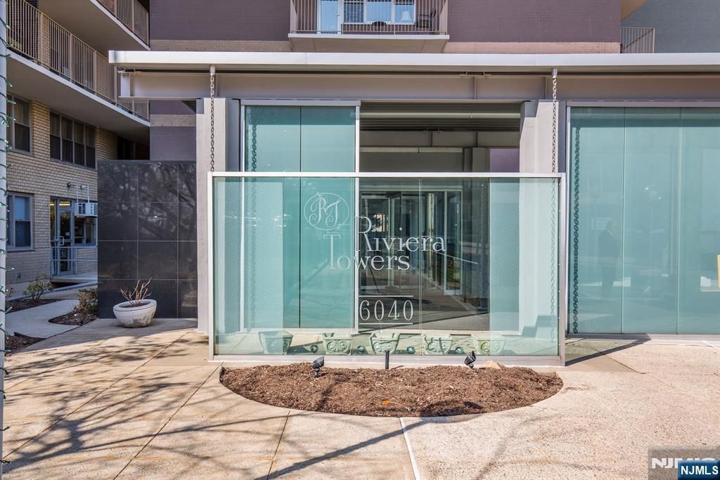 Photo of 6040 Boulevard #8H, West New York, NJ 07093 (MLS # 26001845)