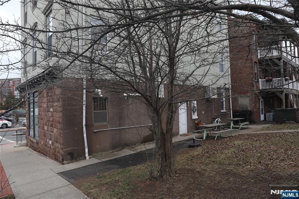 41 Glenridge Avenue 2R