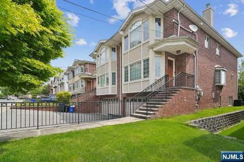 Photo of 75 Myrtle Ave #1, Edgewater, NJ 07020 (MLS # 26018253)