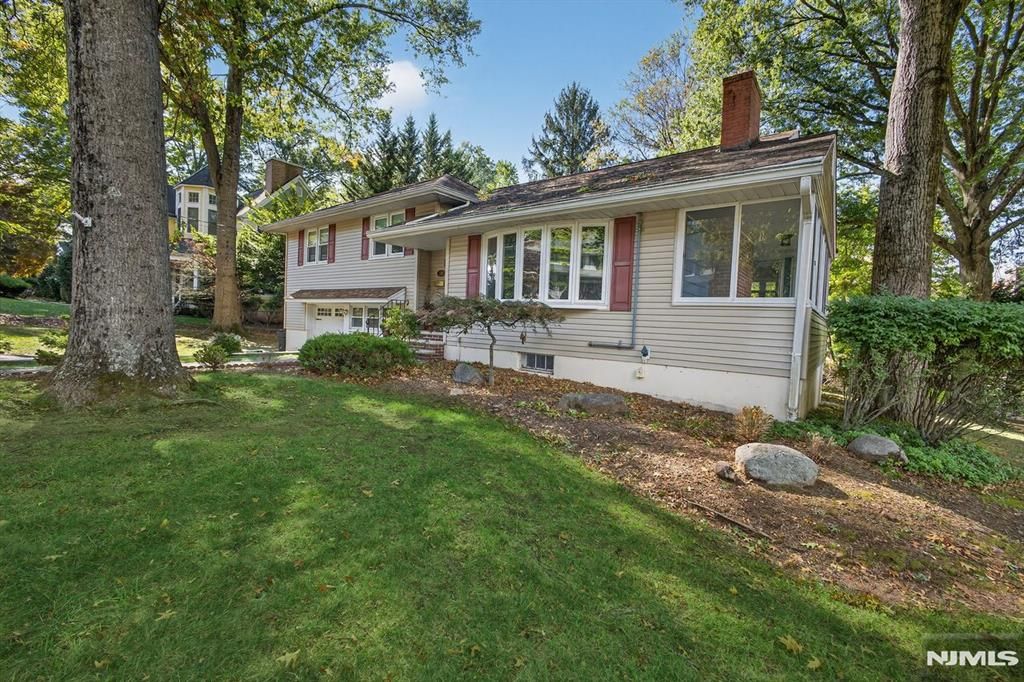 Photo of 34 Valley Road, Haworth, NJ 07641 (MLS # 25022813)