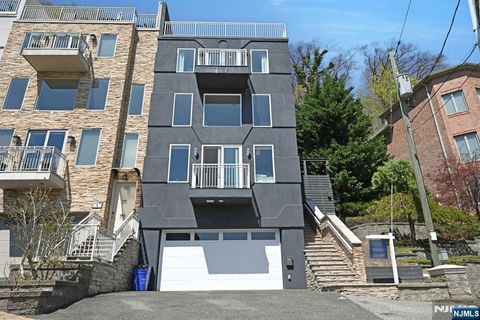 3 Oakdene Terrace 3 Edgewater NJ 07020