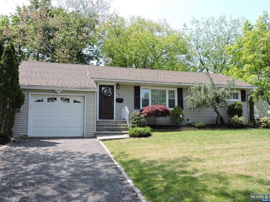 IMMACULATE RANCH LOCATED ON DEAD-END STREET. ONE FLOOR LIVING WITH FULL FINISHED BASEMENT WITH HIGH CEILING, WET BAR, .25BATH AND AMPLE STORAGE. SLIDING GLASS DOORS TO PATIO OFF FORMAL DINING ROOM. HARDWOOD FLOORS, GORGEOUS KITCHEN, THERMO WINDOWS, NEW HEATING A/C SYSTEM, AND MORE. MOVE RIGHT IN. CONTINGENT ON OWNER SECURING NEW HOME. ACTIVELY LOOKING. ***OPEN HOUSE CANCELLED*** STRONGEST AND BEST BY THURS.18TH AT 12:00 NOON.